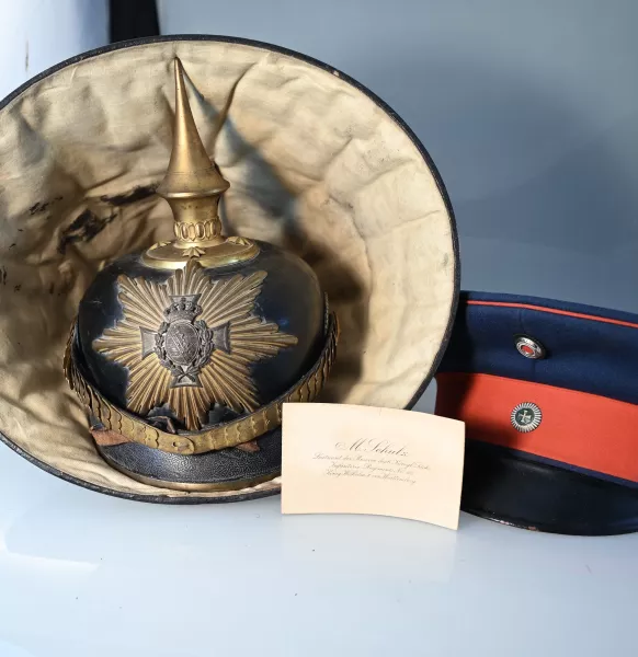 Saxon Reserve 105th Infantry Officer Pickelhaube and Visor Visuel 1 principal